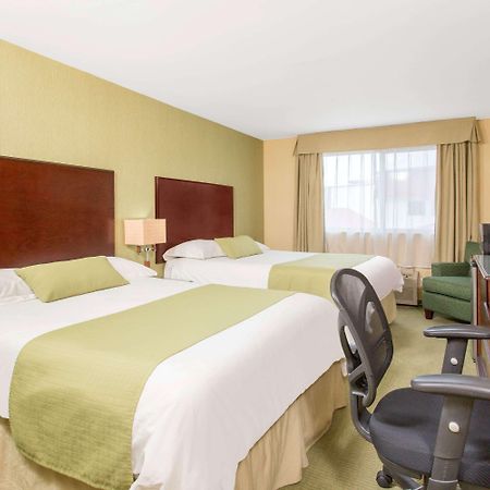 Ramada By Wyndham Williams Lake Extérieur photo