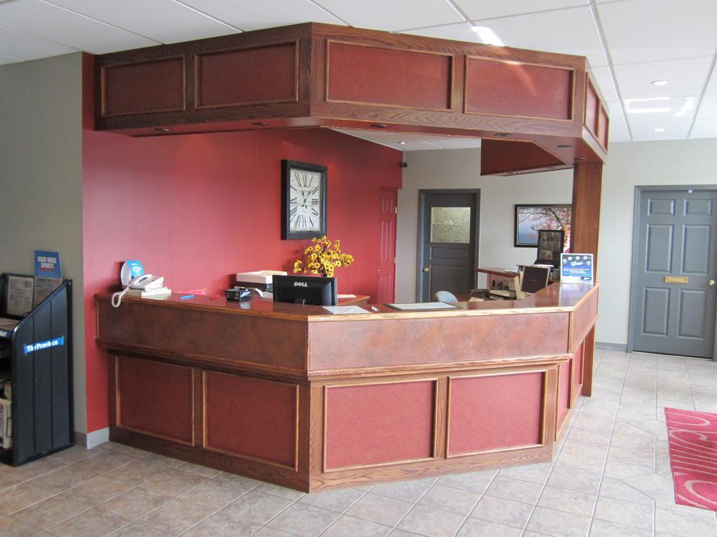 Ramada By Wyndham Williams Lake Extérieur photo