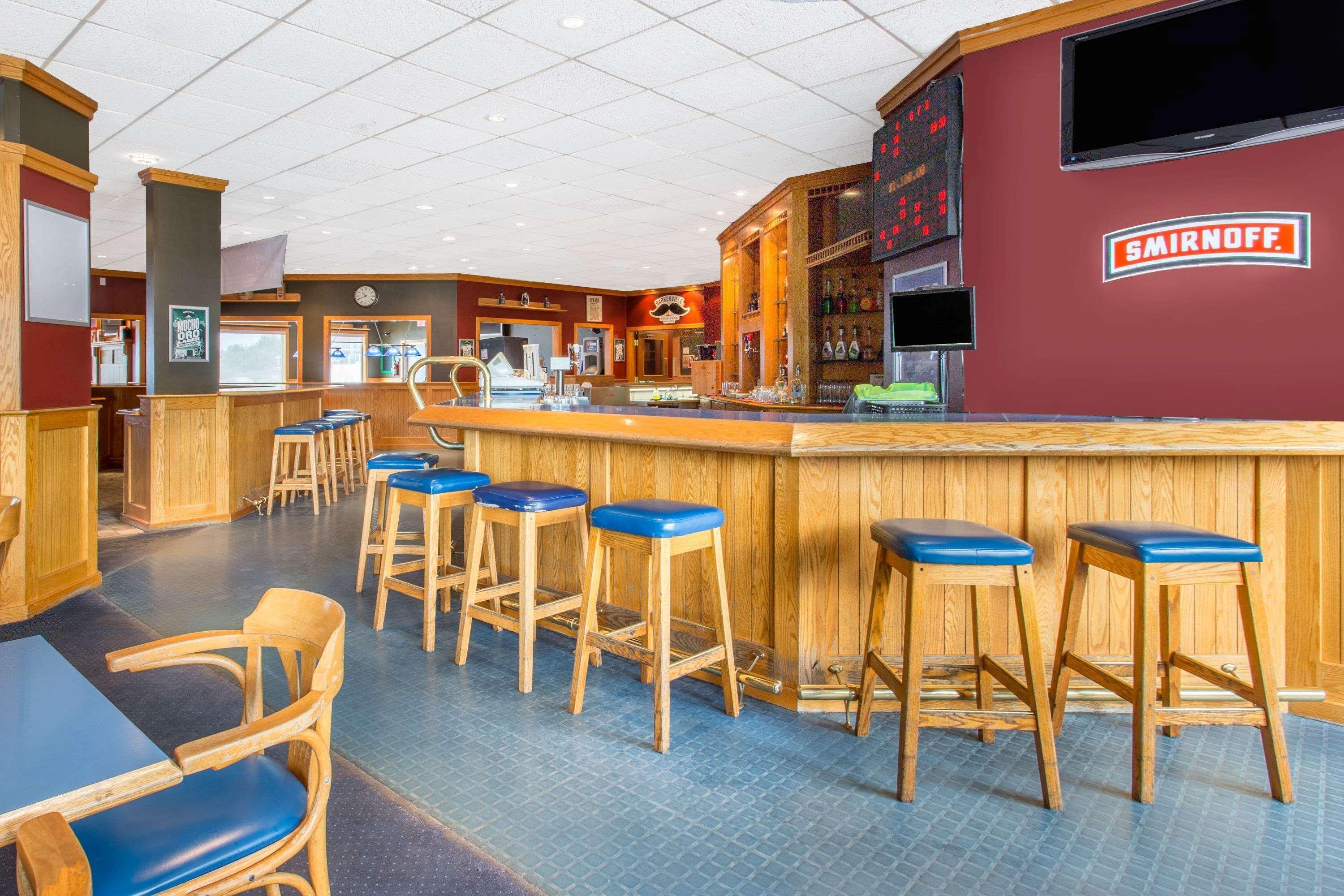 Ramada By Wyndham Williams Lake Extérieur photo