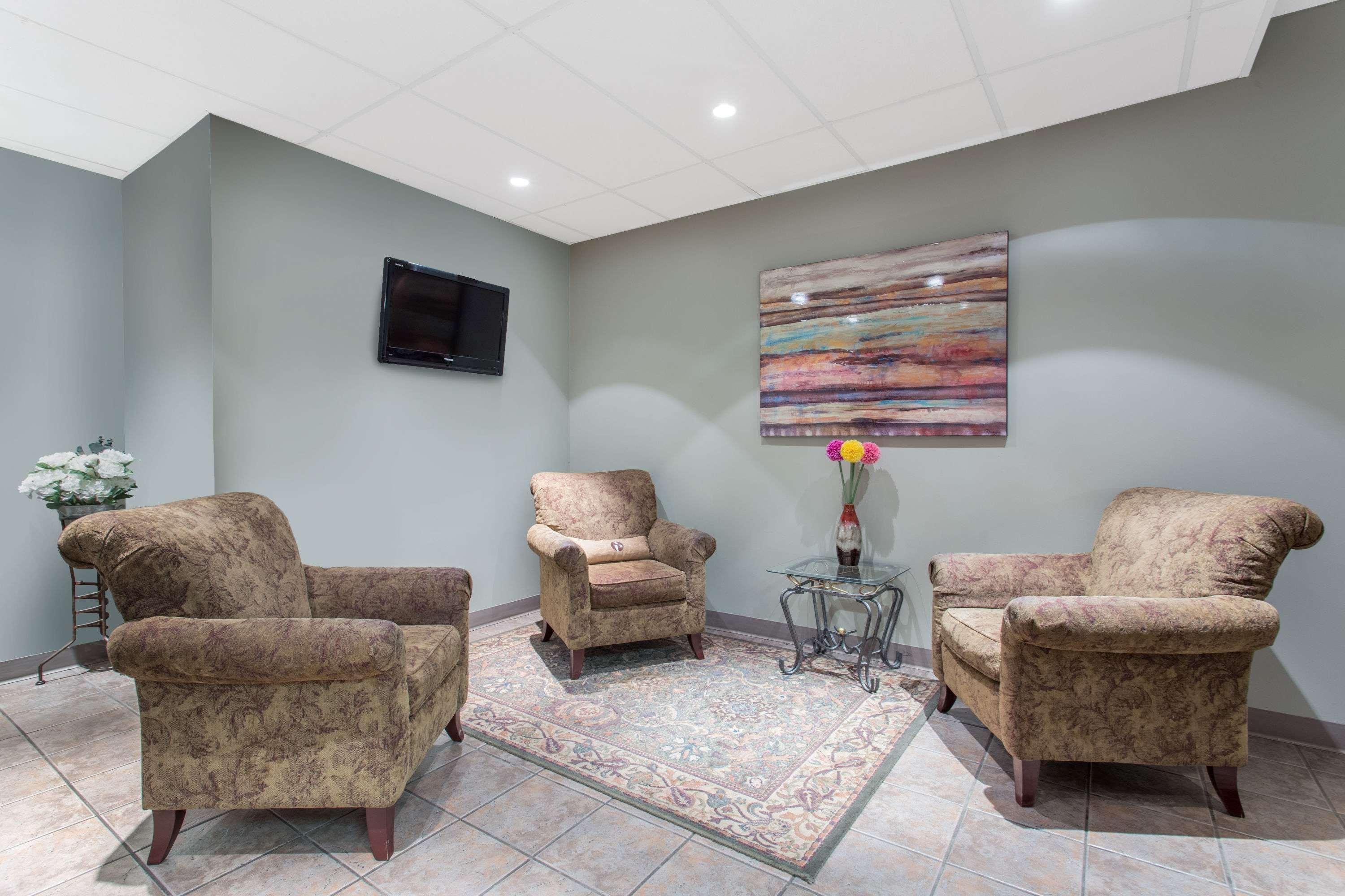 Ramada By Wyndham Williams Lake Extérieur photo