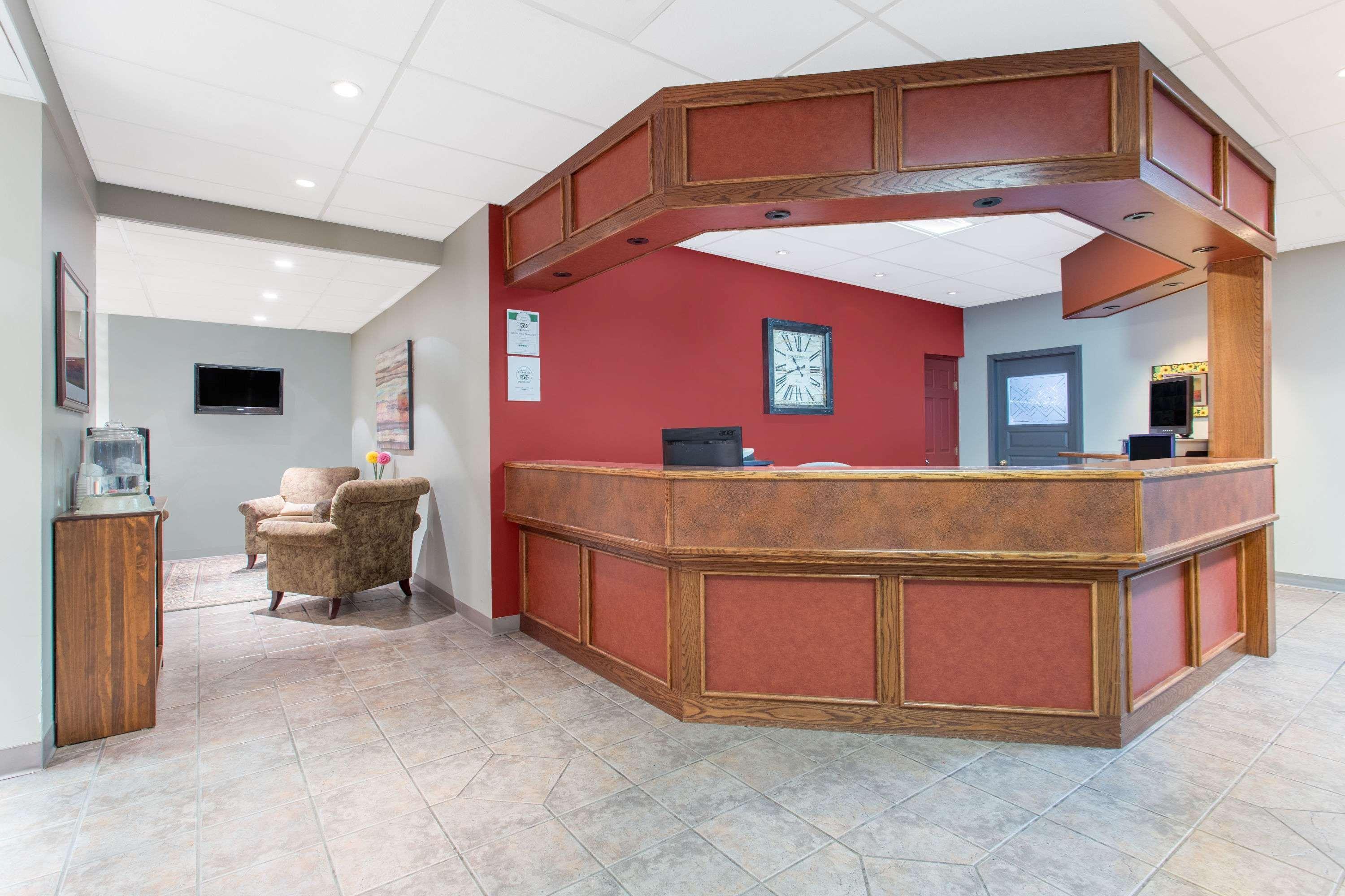 Ramada By Wyndham Williams Lake Extérieur photo