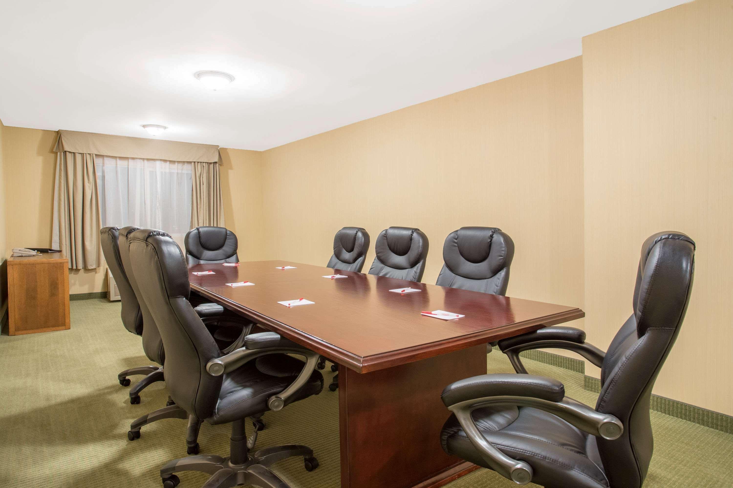 Ramada By Wyndham Williams Lake Extérieur photo