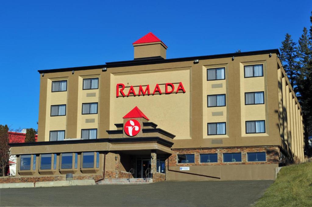 Ramada By Wyndham Williams Lake Extérieur photo