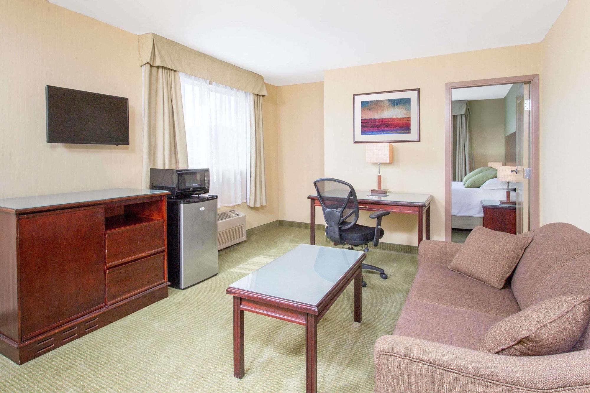 Ramada By Wyndham Williams Lake Extérieur photo