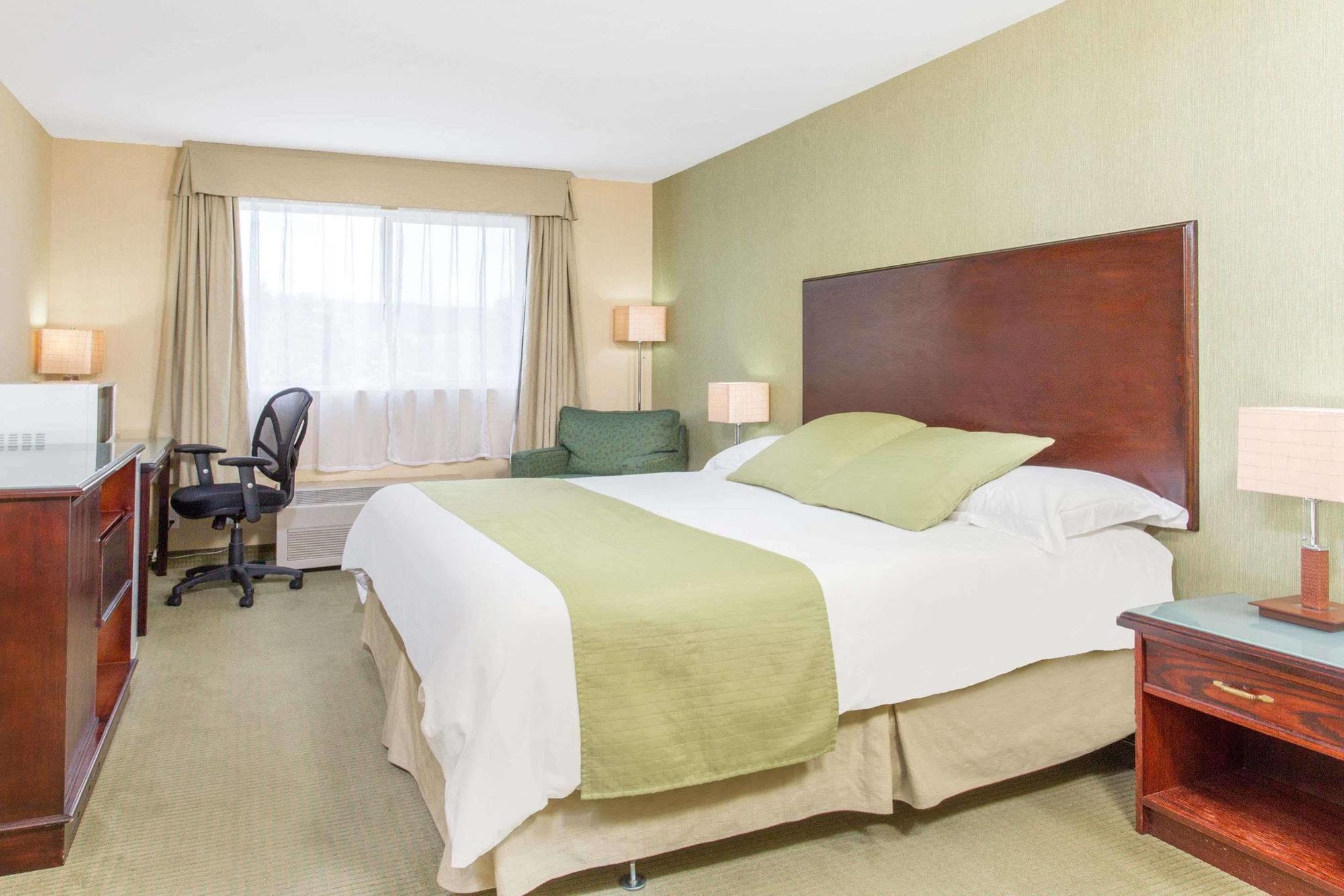 Ramada By Wyndham Williams Lake Extérieur photo