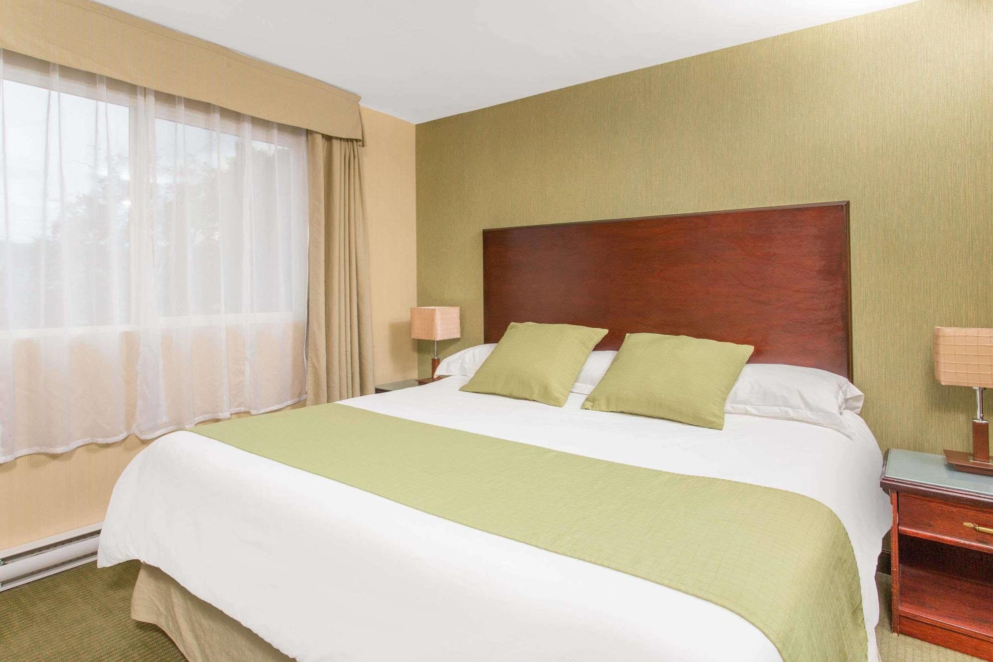 Ramada By Wyndham Williams Lake Extérieur photo