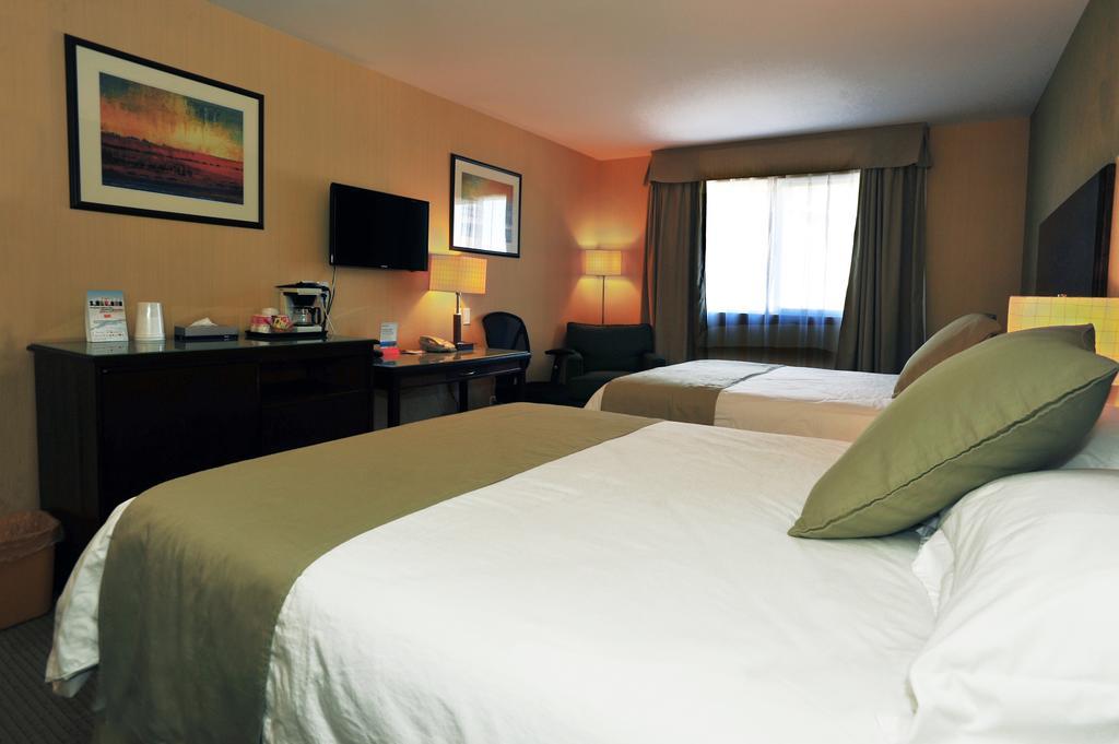 Ramada By Wyndham Williams Lake Extérieur photo